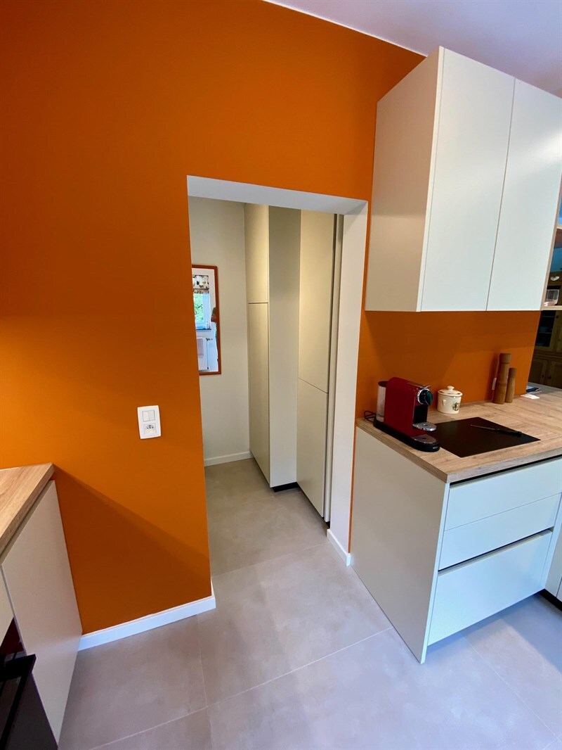 Cuisine ouverte de style moderne à Genval | Raison Home - 7