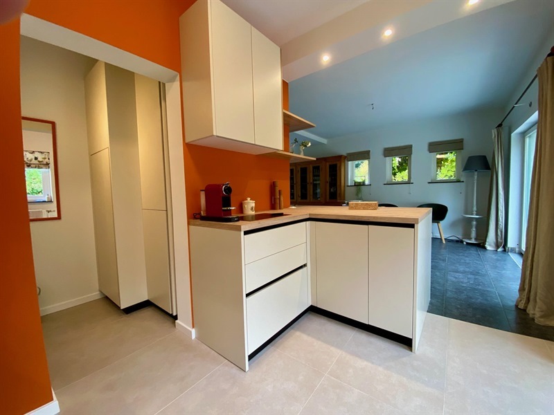 Cuisine ouverte de style moderne à Genval | Raison Home - 8