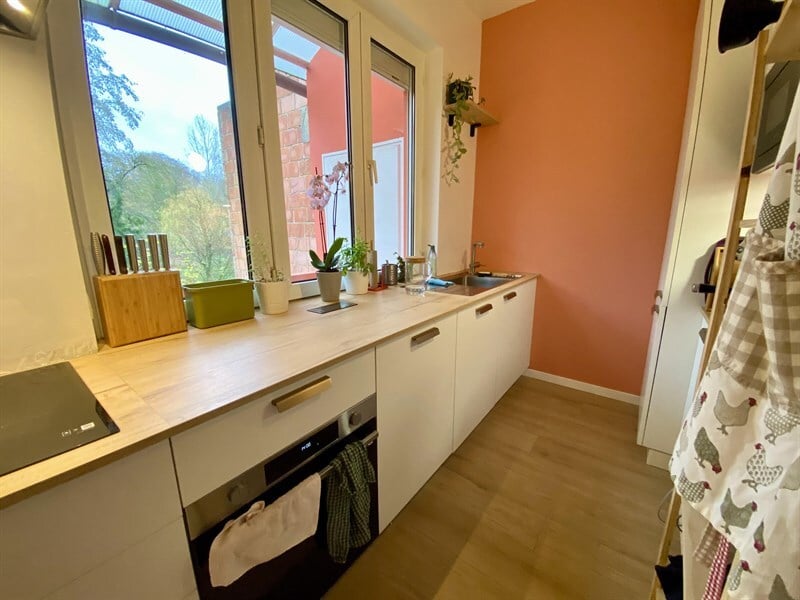 Cuisine en linéaire bois et blanc à Linkebeek | Raison Home - 6