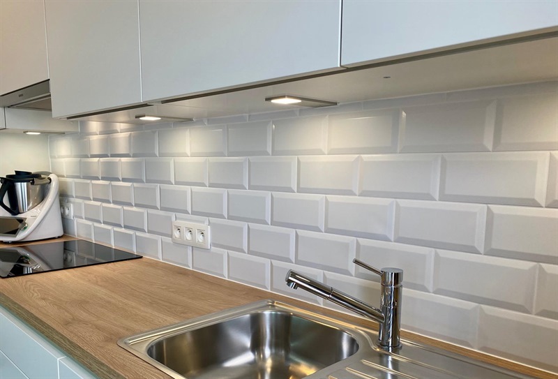 Cuisine moderne bois et blanc à Dilbeek | Raison Home - 9