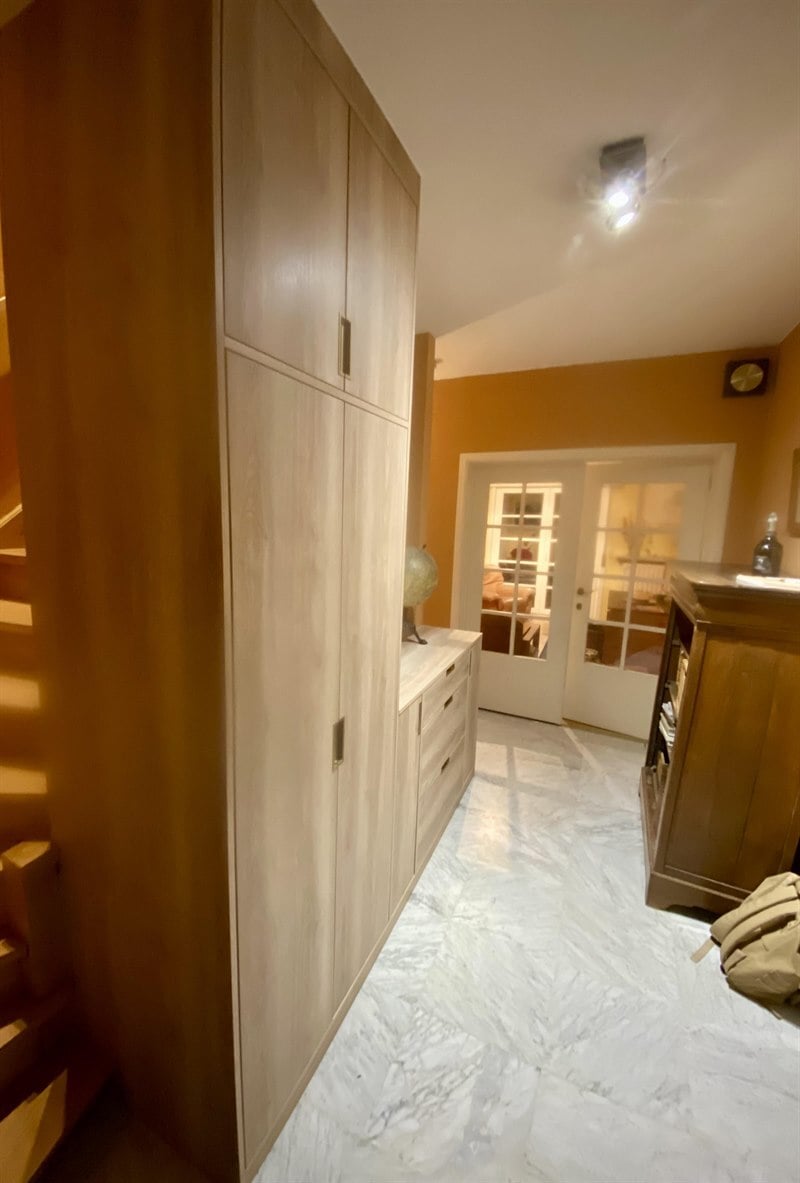 Rangements d'entrée en bois à Rhode-Saint-Genèse | Raison Home - 5