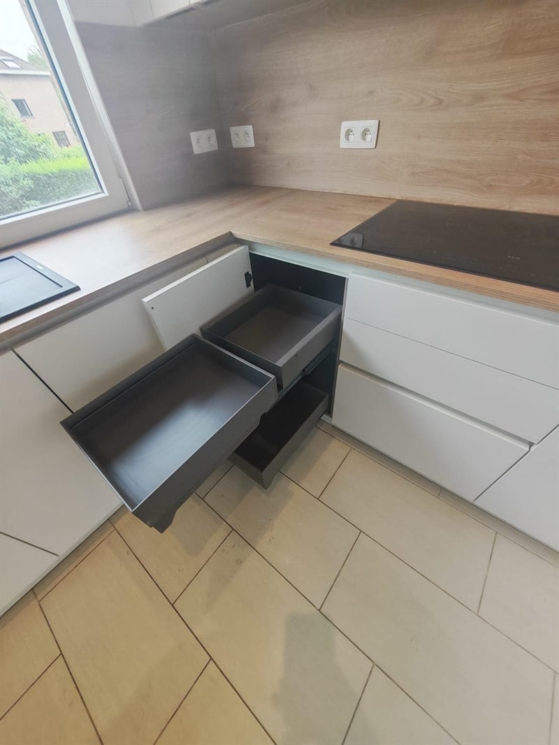 Cuisine en U bois et blanc à Bruxelles | Raison Home - 2