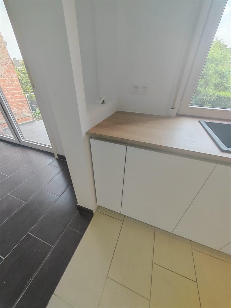 Cuisine en U bois et blanc à Bruxelles | Raison Home - 5