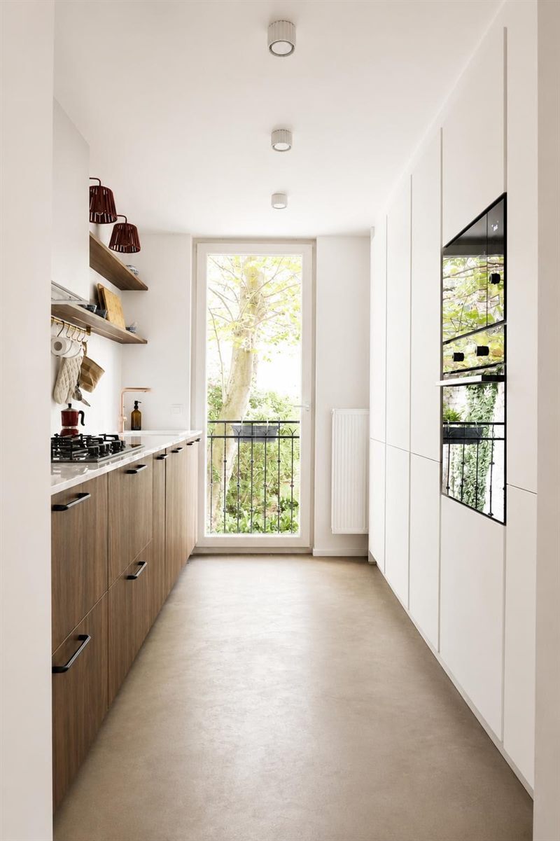 Cuisine contemporaine bois et blanc à Bruxelles | Raison Home - 6