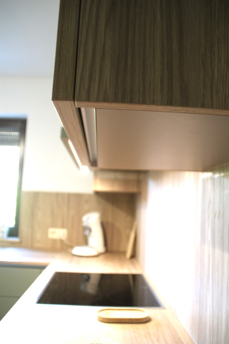 Cuisine moderne bois et vert à Hannut | Raison Home - 5