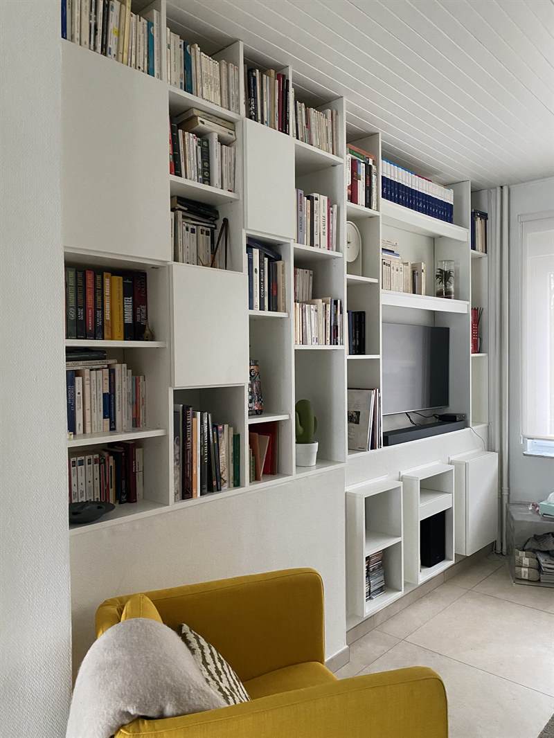 Bibliothèque blanche moderne à Mons | Raison Home - 2