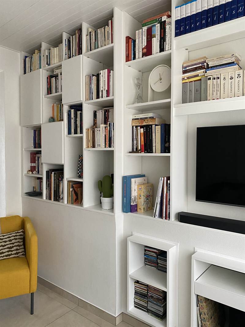 Bibliothèque blanche moderne à Mons | Raison Home - 3