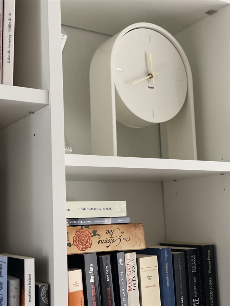 Bibliothèque blanche moderne à Mons | Raison Home - 4