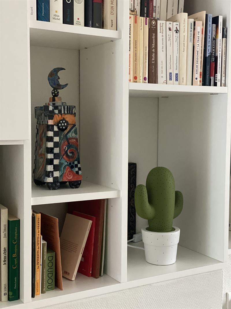 Bibliothèque blanche moderne à Mons | Raison Home - 5