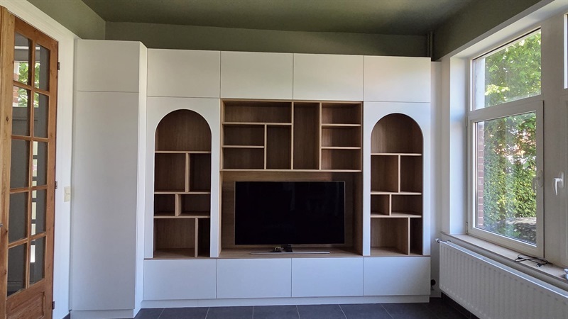 Vestiaire, meuble TV et bibliothèque bois et blanc à Hyon | Raison Home - 4