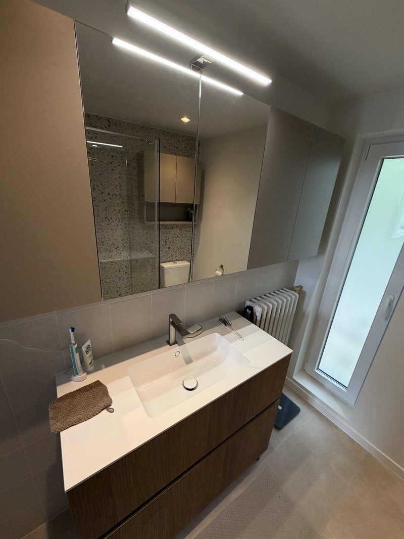 Salle de bain bois et beige à Mons | Raison Home - 2