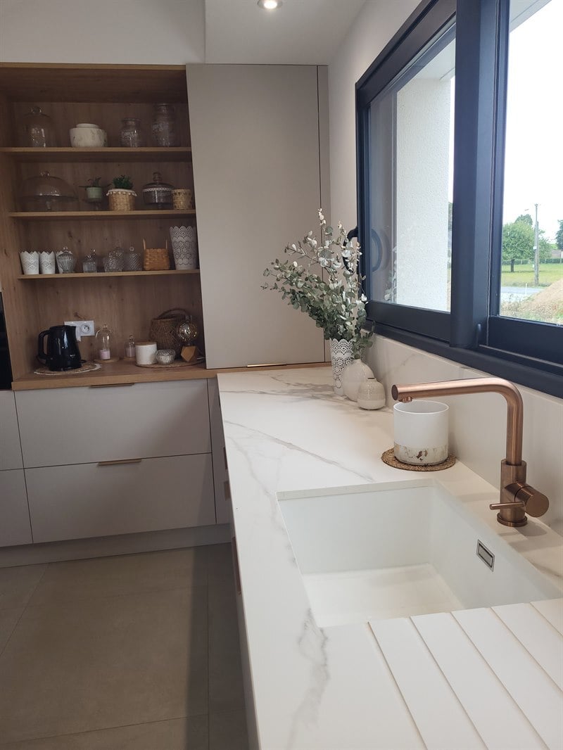 Cuisine de style moderne beige à Poligne | Raison Home - 2