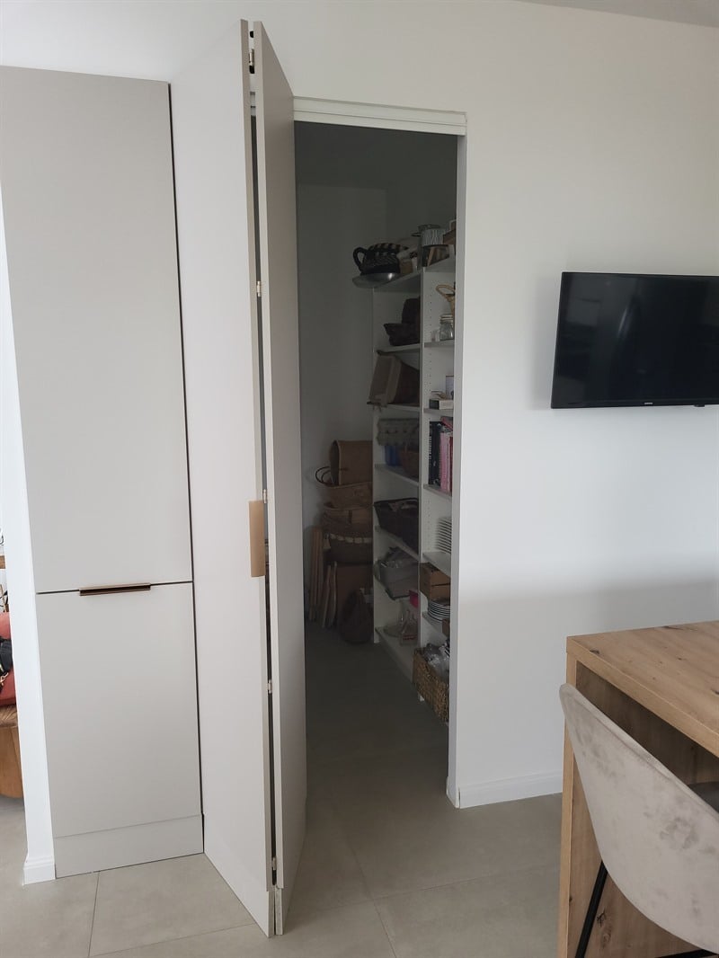Cuisine de style moderne beige à Poligne | Raison Home - 6