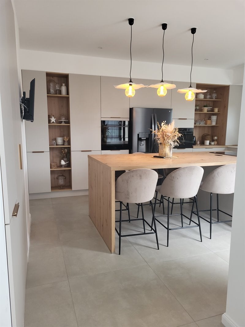 Cuisine de style moderne beige à Poligne | Raison Home - 7