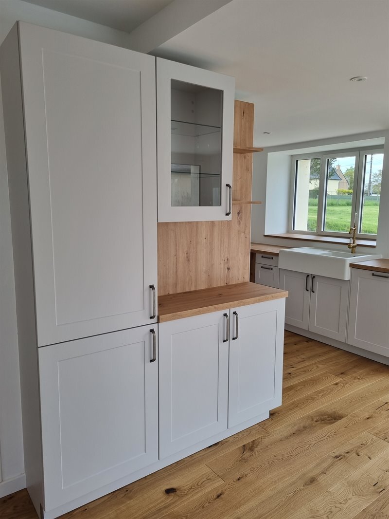 Cuisine cottage beige et bois à Langouet | Raison Home - 2