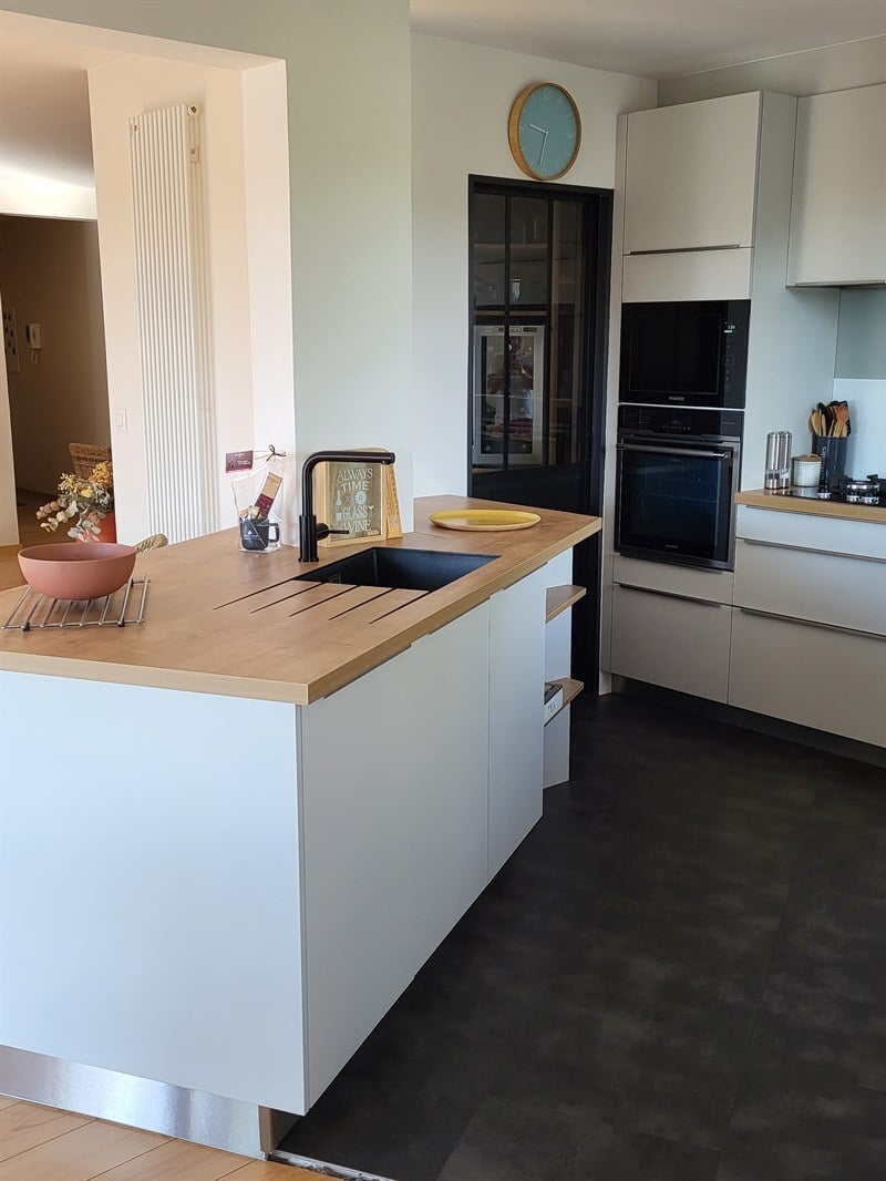 Cuisine ouverte sur-mesure à Thorigné-Fouillard | Raison Home - 1