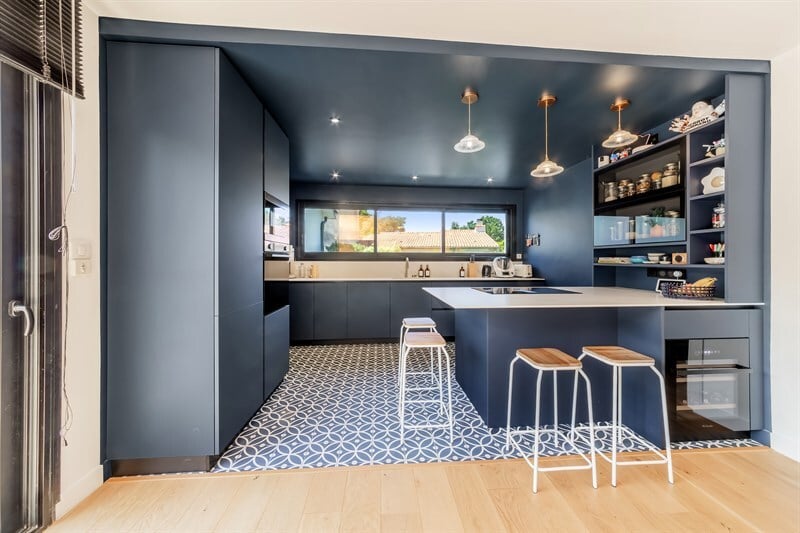 Magnifique cuisine moderne bleu à Reze | Raison Home - 9