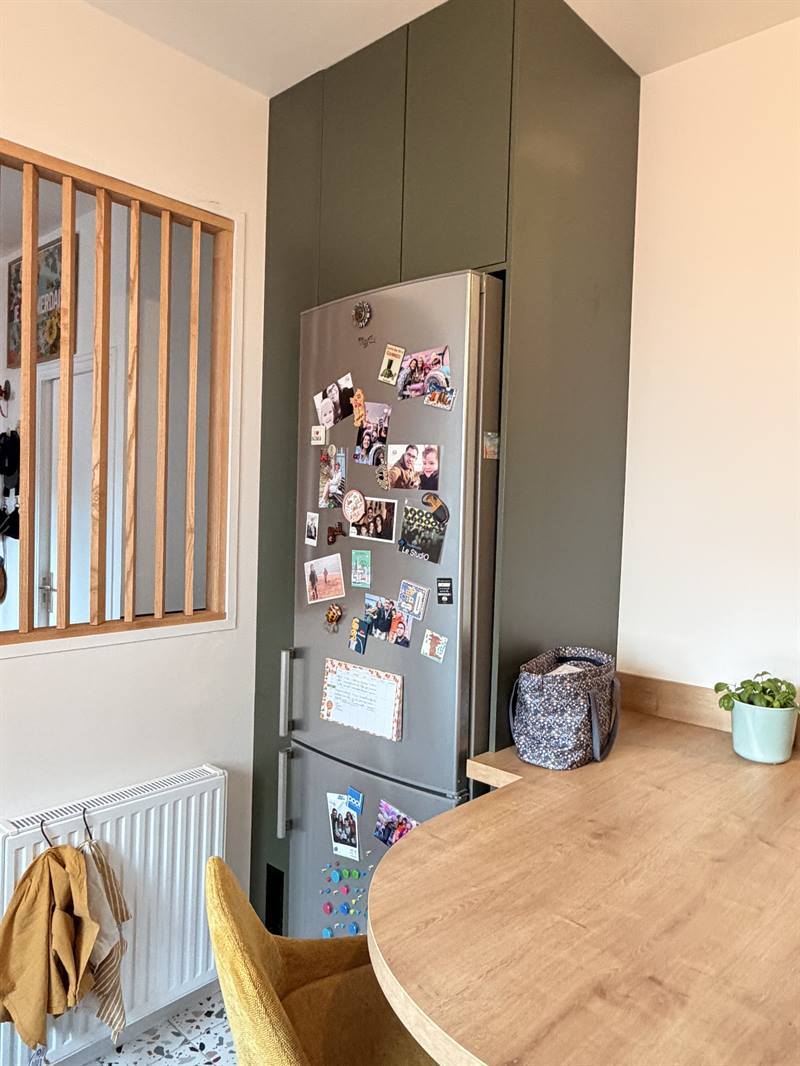 Cuisine de style moderne bois et vert à Nantes | Raison Home - 5