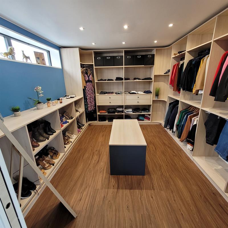 Pièce dressing avec un maximum de rangements à Pontchateau | Raison Home - 1