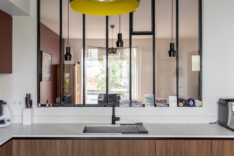 Cuisine fermée de style moderne bois à Villeurbanne | Raison Home - 4