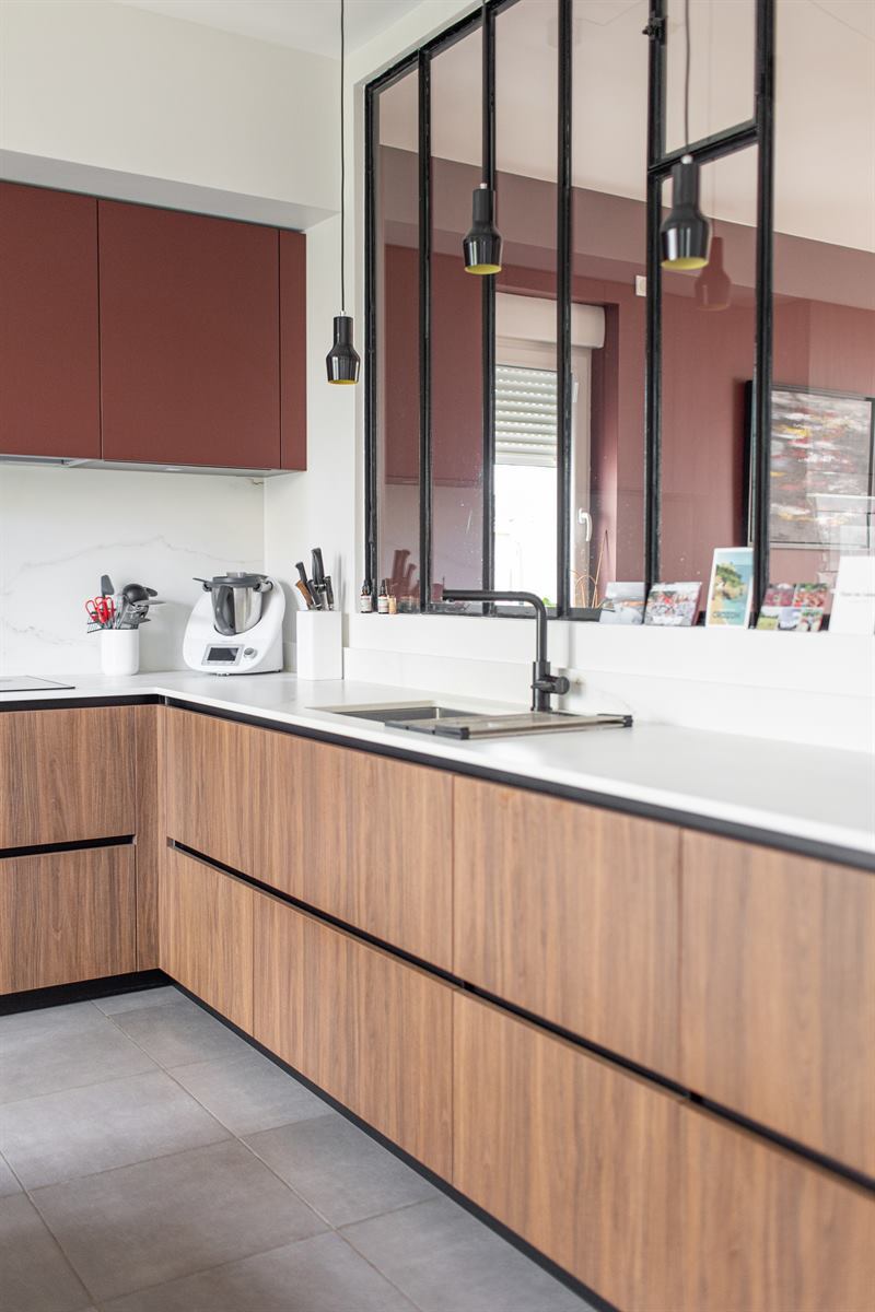 Cuisine fermée de style moderne bois à Villeurbanne | Raison Home - 5