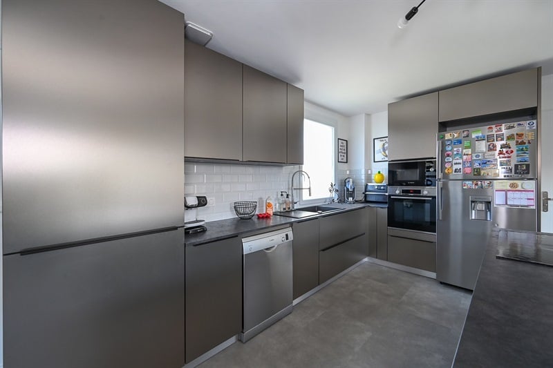 Cuisine moderne totalement grise à La Chapelle-la-Reine | Raison Home - 9