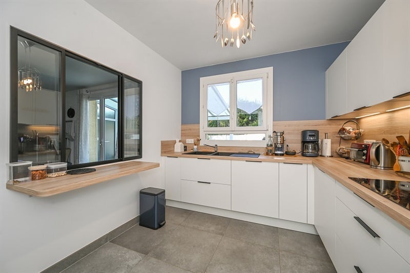 Cuisine fermée bois et blanc à Pontault Combault | Raison Home - 2