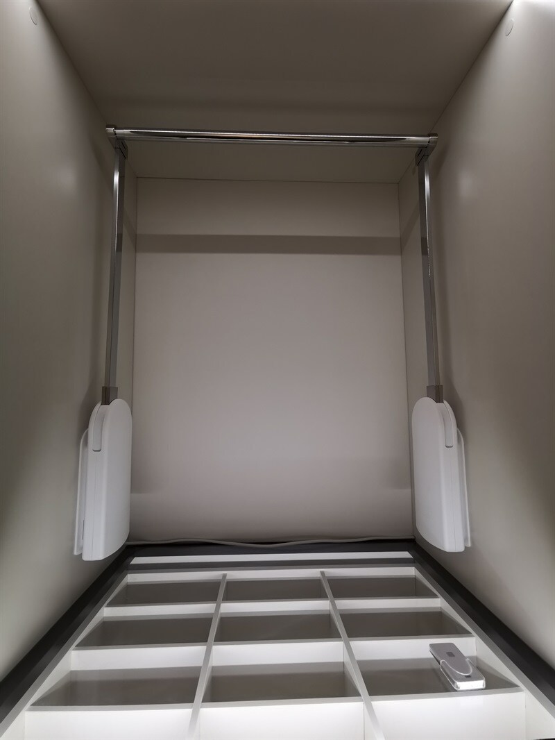 Aménagement d'un dressing noir et beige à Nancy | Raison Home - 2