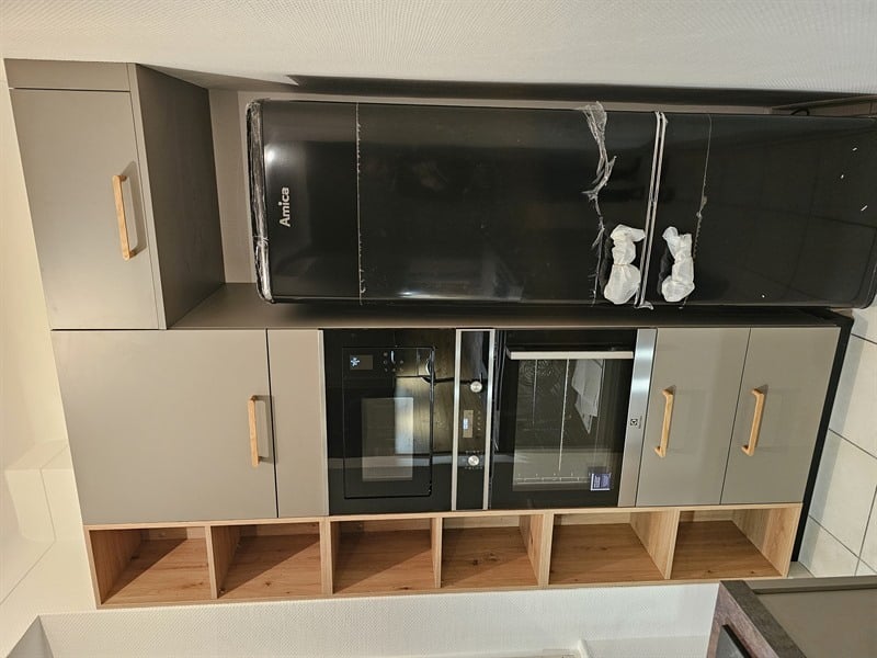 Cuisine de style industriel bois, beige et gris à Saint-Max | Raison Home - 2