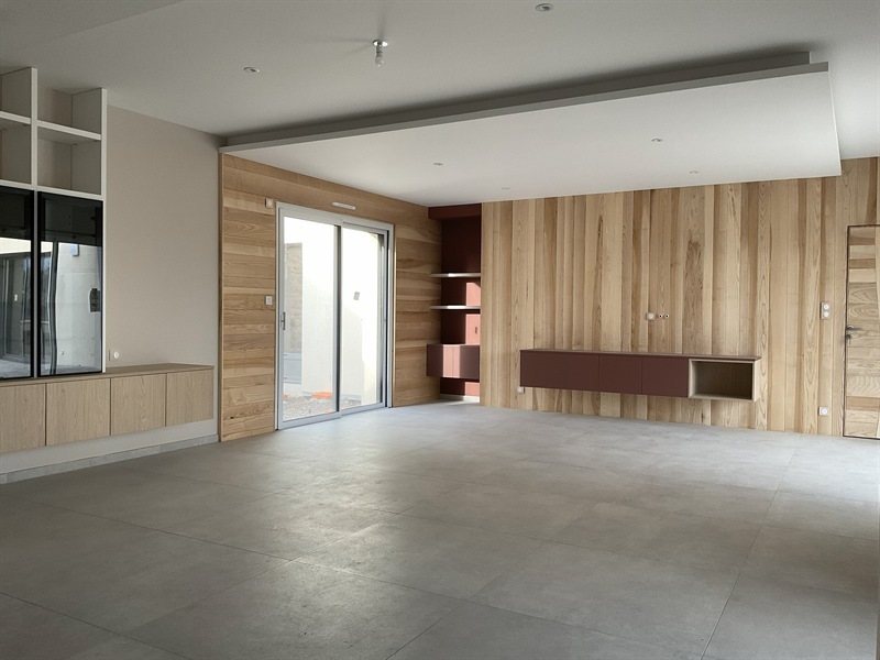 Espace entrée, bibliothèque et meuble TV à Lucon | Raison Home - 1