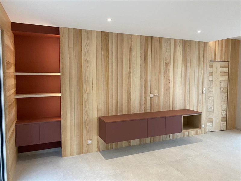 Espace entrée, bibliothèque et meuble TV à Lucon | Raison Home - 2