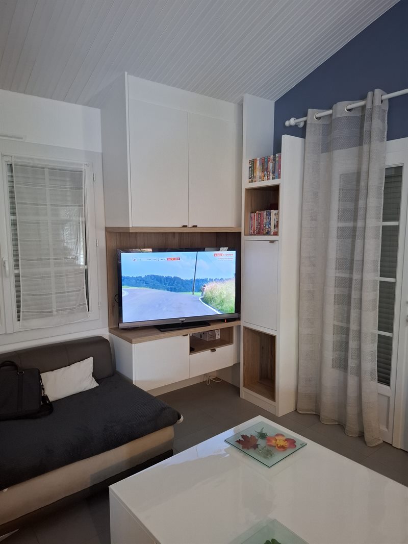 Rangements d'entrée sur-mesure bois et blanc à Chateau-d'Olonne | Raison Home - 1