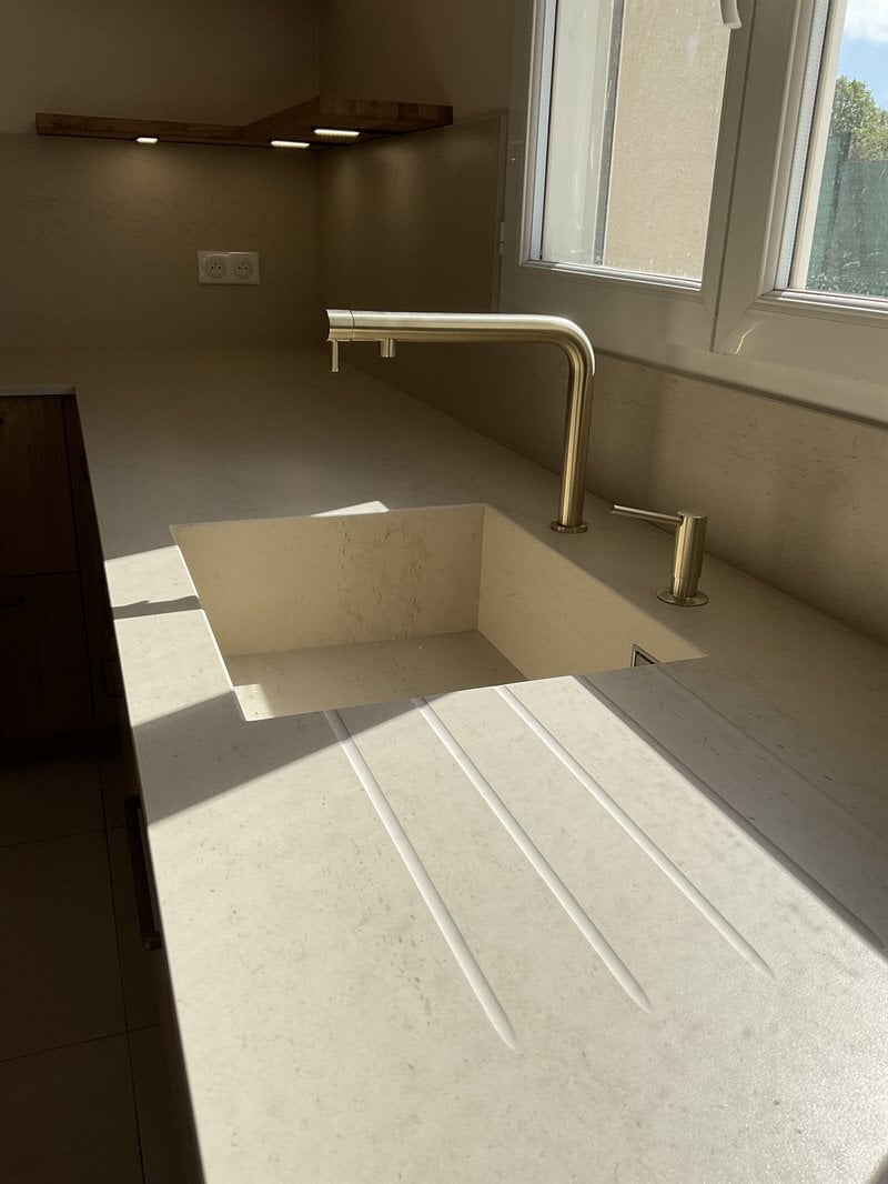 Cuisine fermée de style nature bois à Vaire | Raison Home - 3