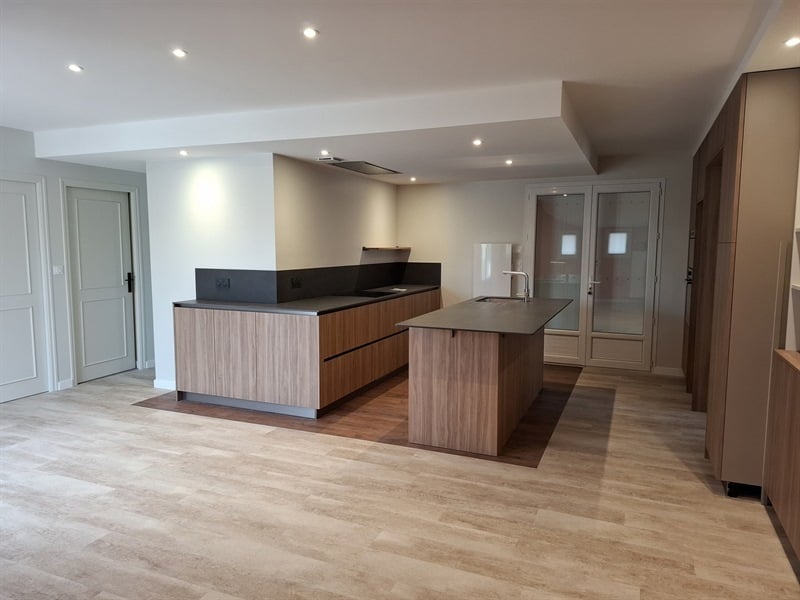 Cuisine ouverte et rangements à Jard-sur-Mer | Raison Home - 1