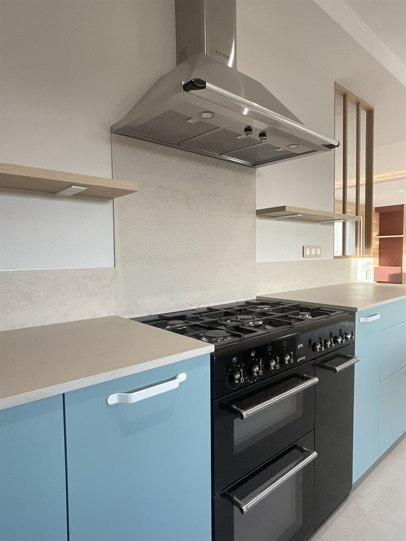 Cuisine ouverte bleue claire à Luçon | Raison Home - 6