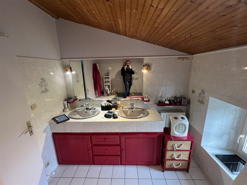 Salle de bains de style moderne bois à Pougne Herisson | Raison Home - 6