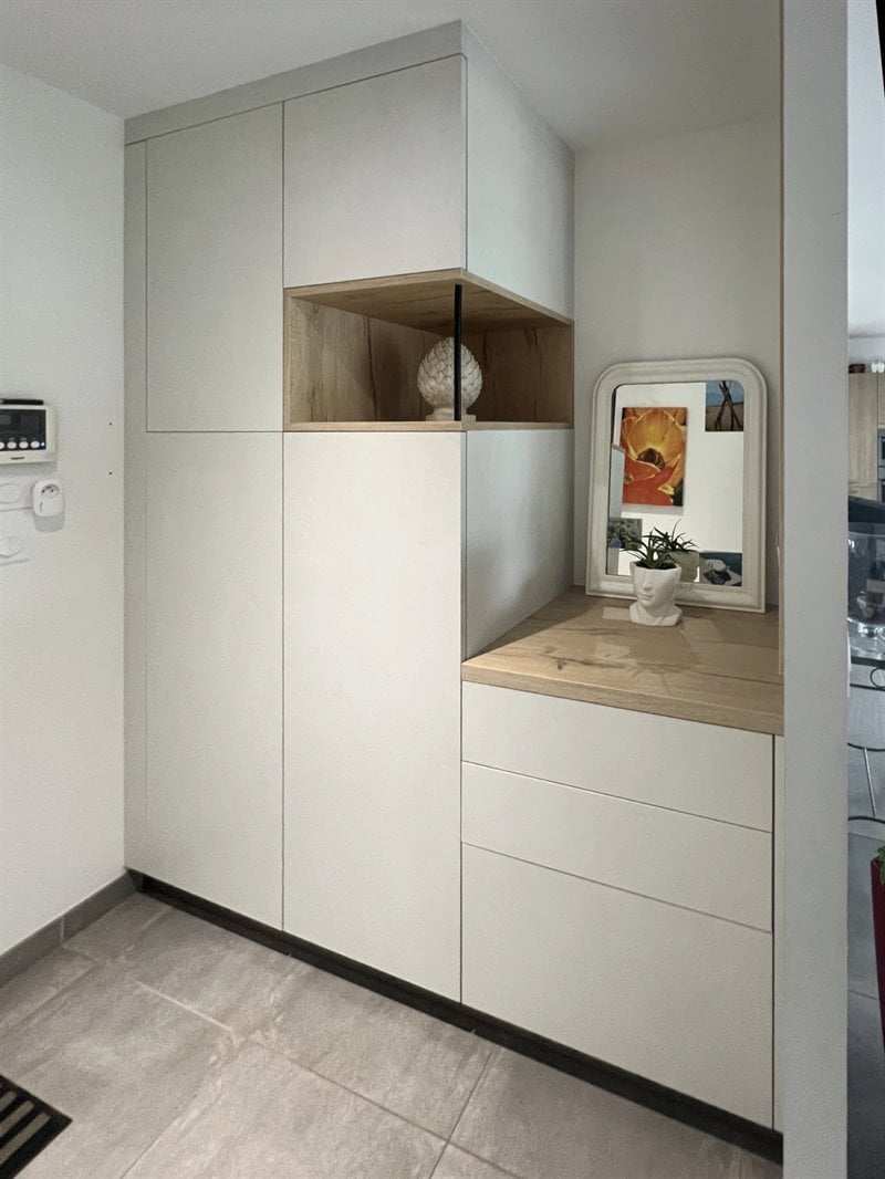 Rangements et placards d'entrée bois et blanc à Bressuire | Raison Home - 1