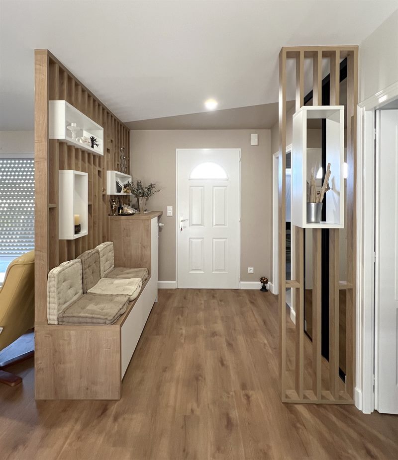 Rangements d'entrée et claustras bois et blanc à Bressuire | Raison Home - 2