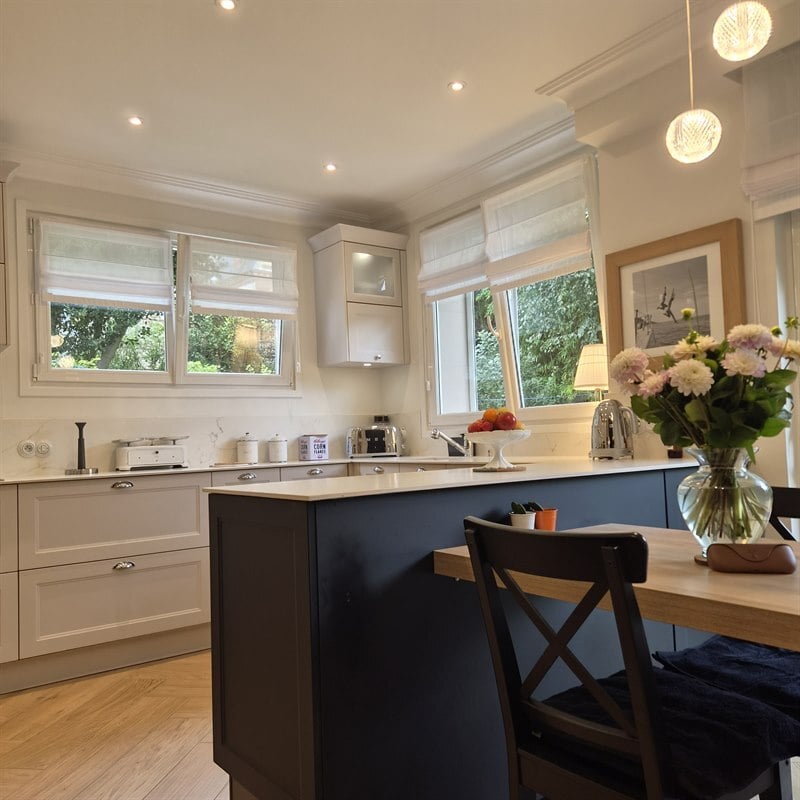 Cuisine fermée de style campagne beige à Le Havre | Raison Home - 3