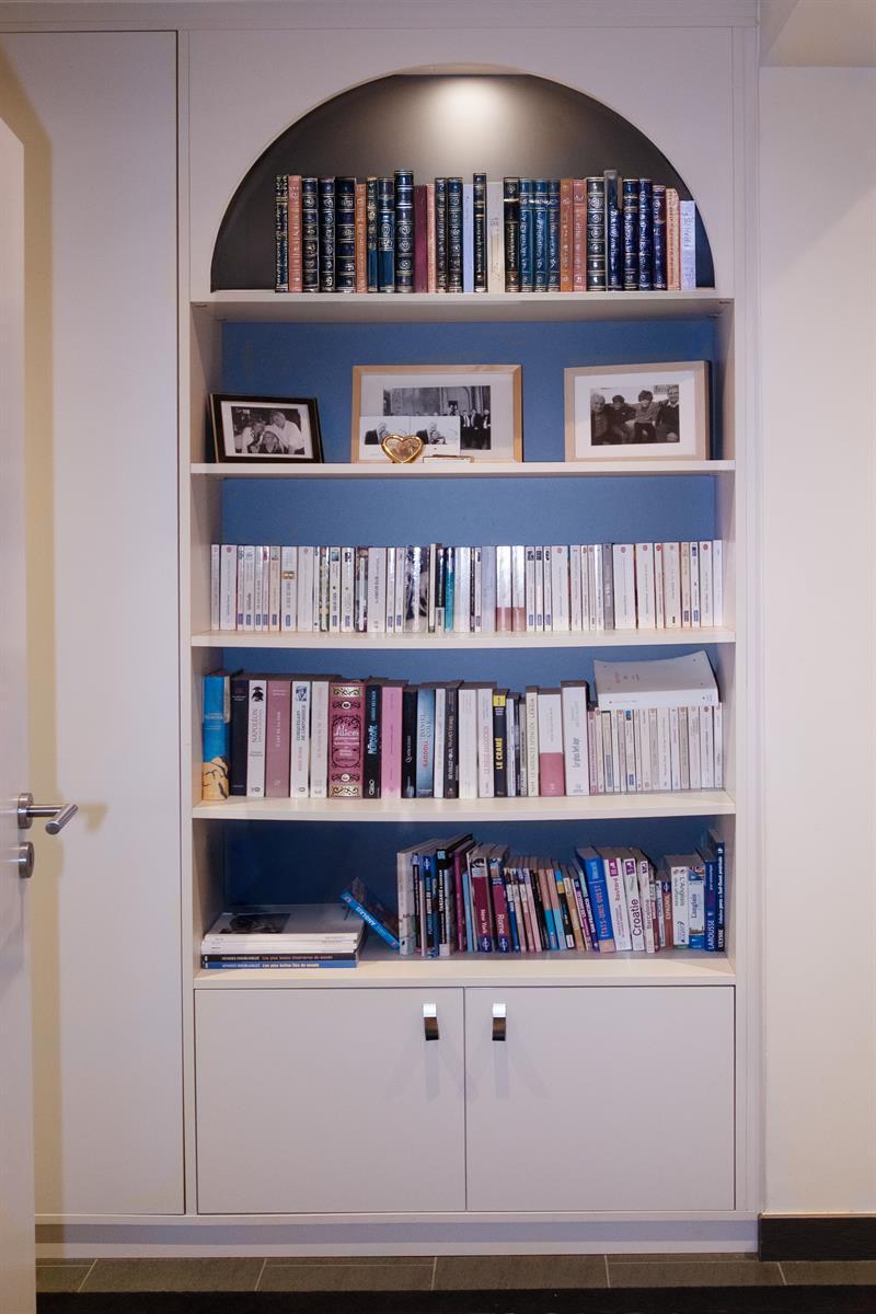 Agencement d'un couloir entier avec rangements, niches et banc à Toulouse | Raison Home - 1