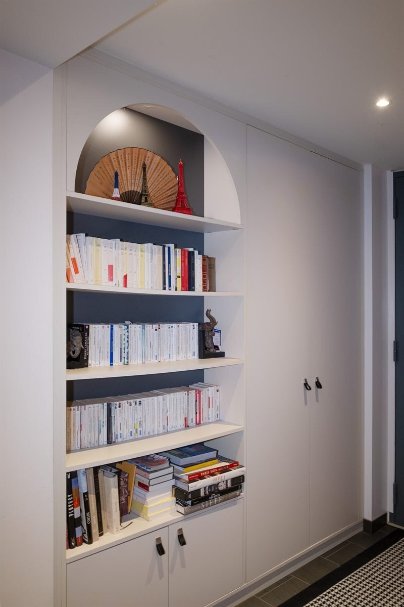 Agencement d'un couloir entier avec rangements, niches et banc à Toulouse | Raison Home - 2