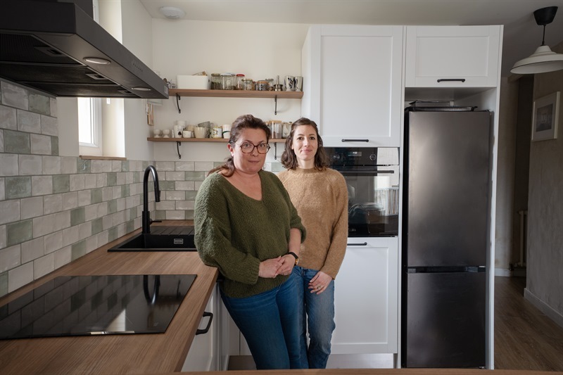 Cuisine ouverte de style campagne bois et blanc à Toulouse | Raison Home - 5