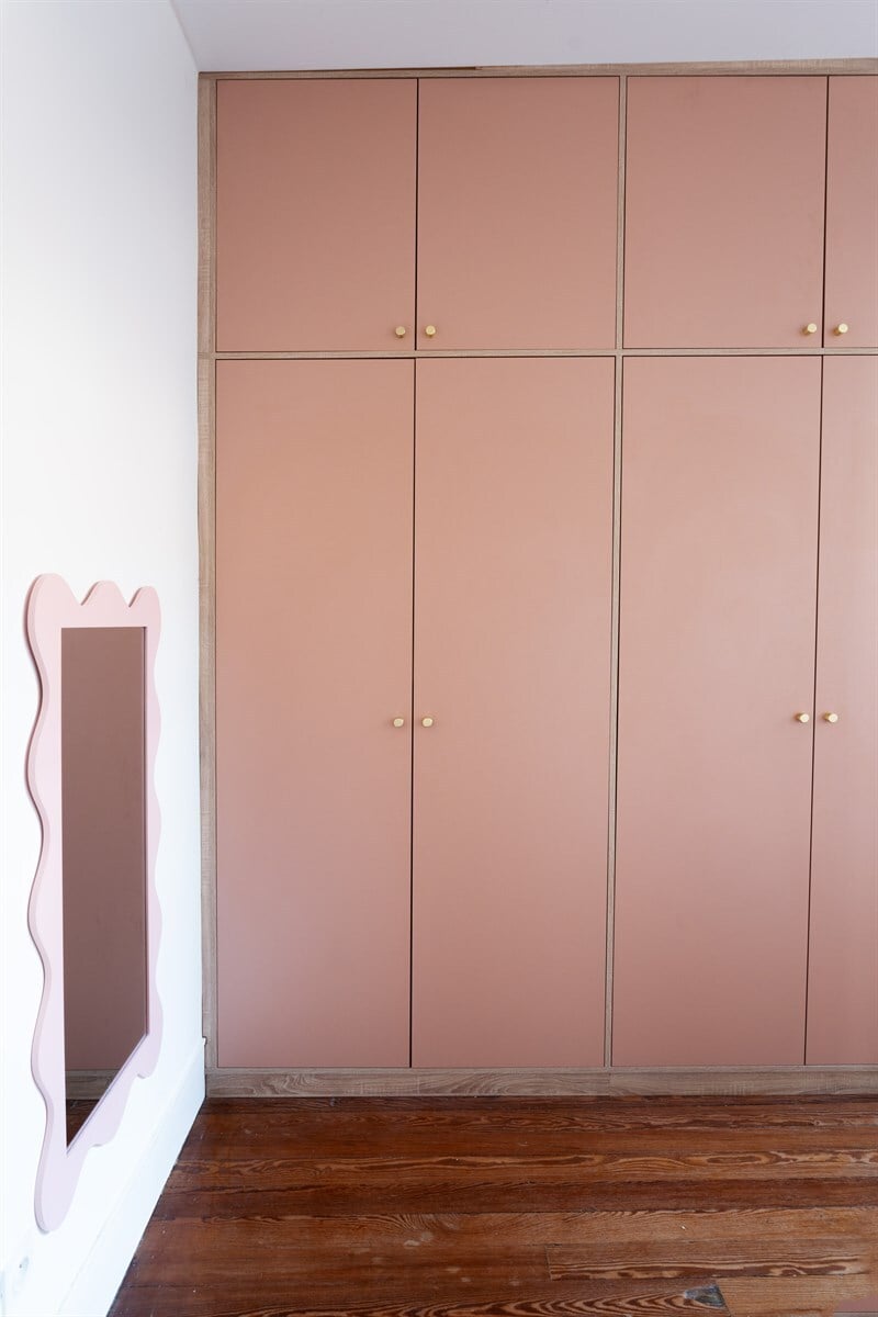 Rangements et bureau rose pour chambre d'enfant à Toulouse | Raison Home - 3
