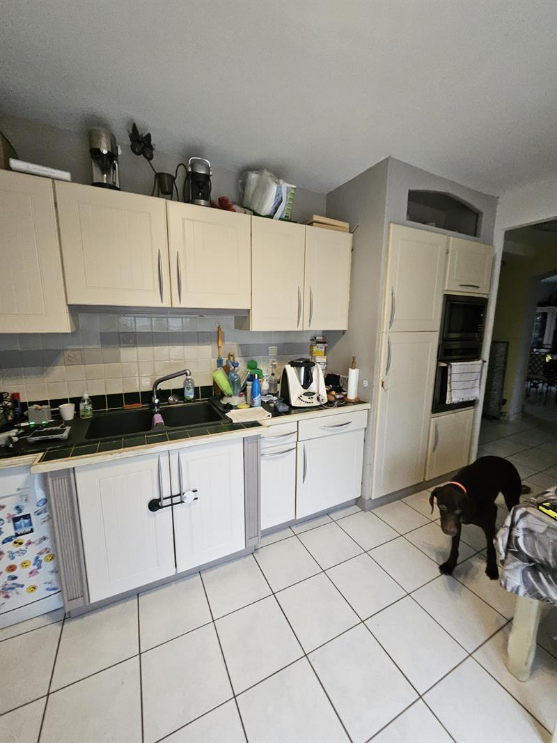 Cuisine fermée de style moderne bois et noir | Raison Home - 7