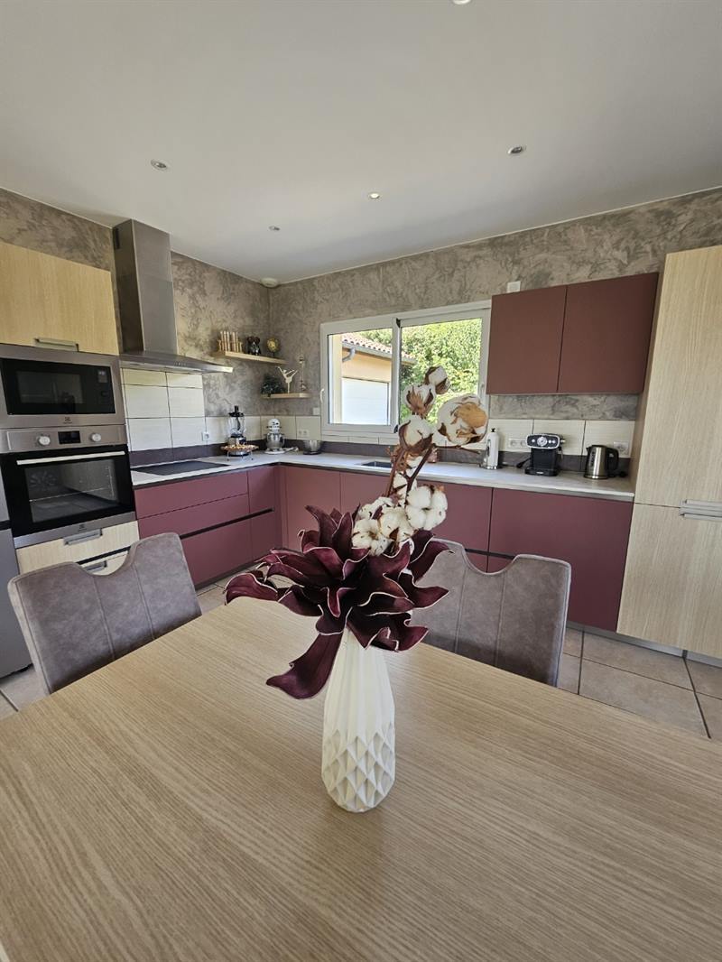 Cuisine ouverte de style moderne bois | Raison Home - 1