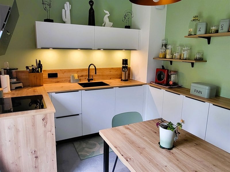 Cuisine de style moderne bois et blanc à St Herblain | Raison Home - 1