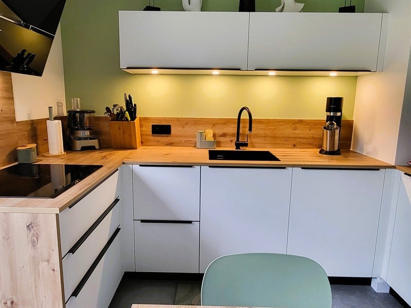 Cuisine de style moderne bois et blanc à St Herblain | Raison Home - 6