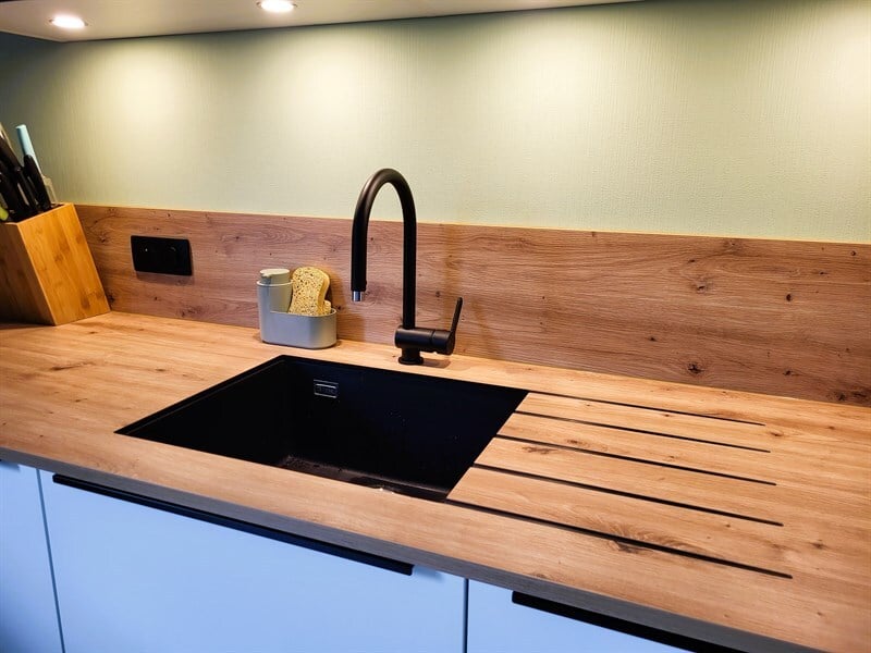 Cuisine de style moderne bois et blanc à St Herblain | Raison Home - 7