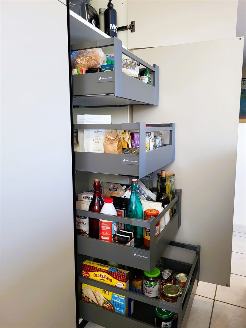 Cuisine moderne bois et beige à Château Thébaud | Raison Home - 6