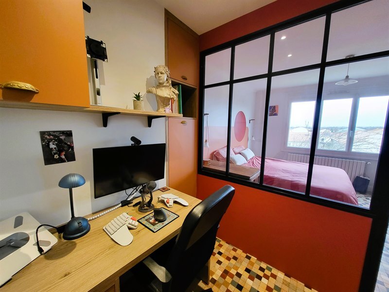 Grand dressing et bureau avec verrière bois et noir à La Chapelle Heulin | Raison Home - 5